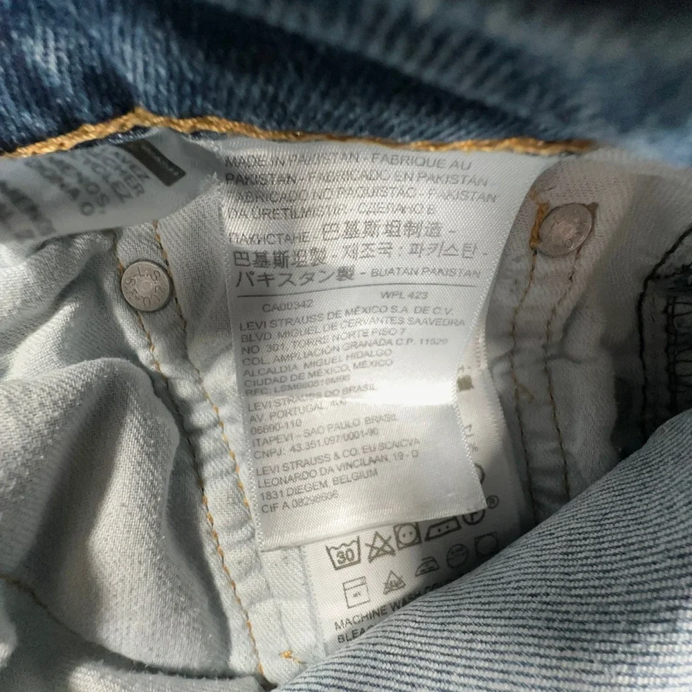 Levis measurements waist